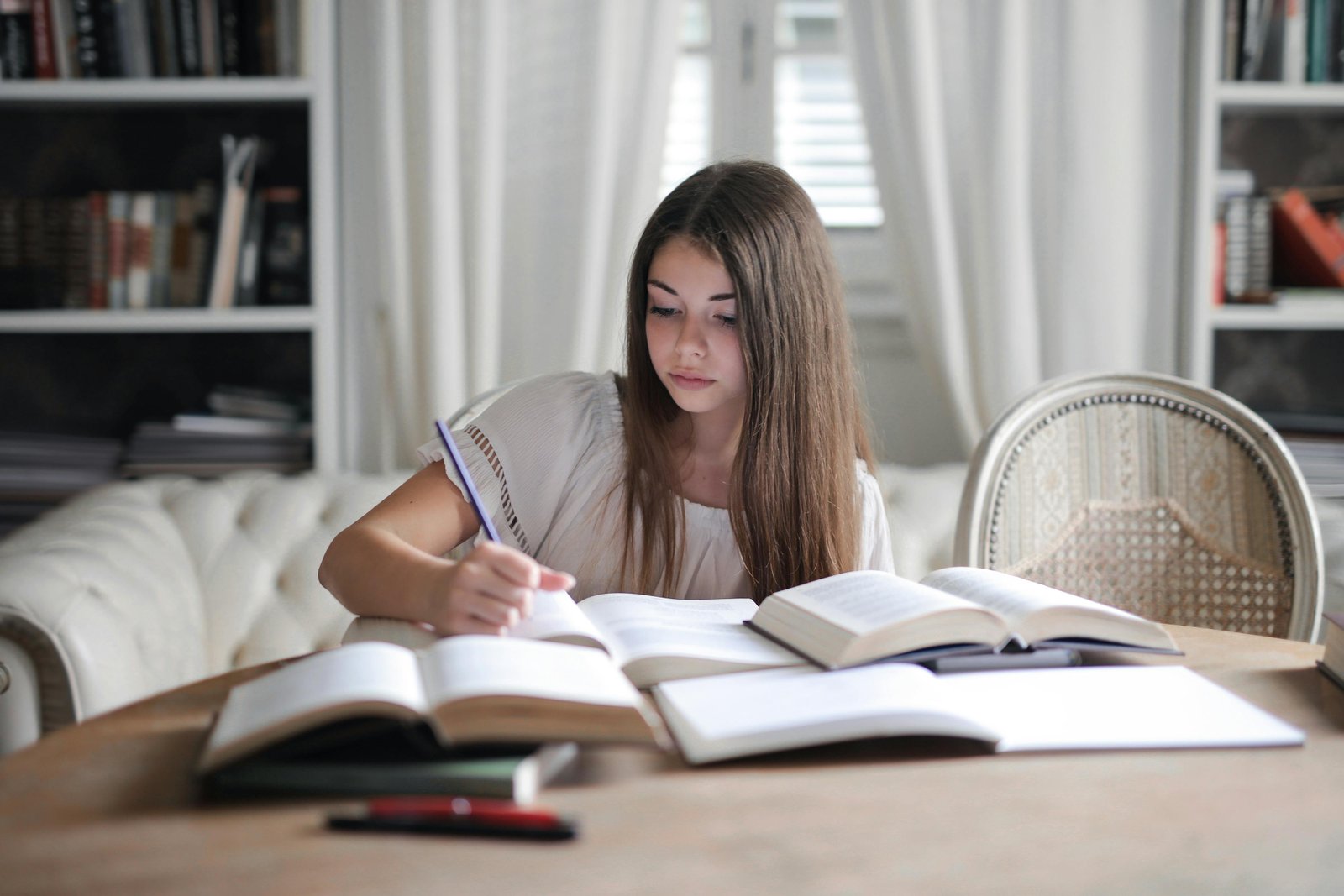 Thesis Writing Service – Expert Guidance for High-Quality Academic Work