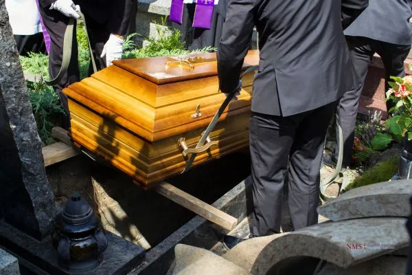 Air vs. Ground Transport for Long-Distance Mortuary Shipping