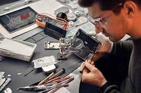 How to Find Reliable iPhone Screen and Battery Replacement Technicians