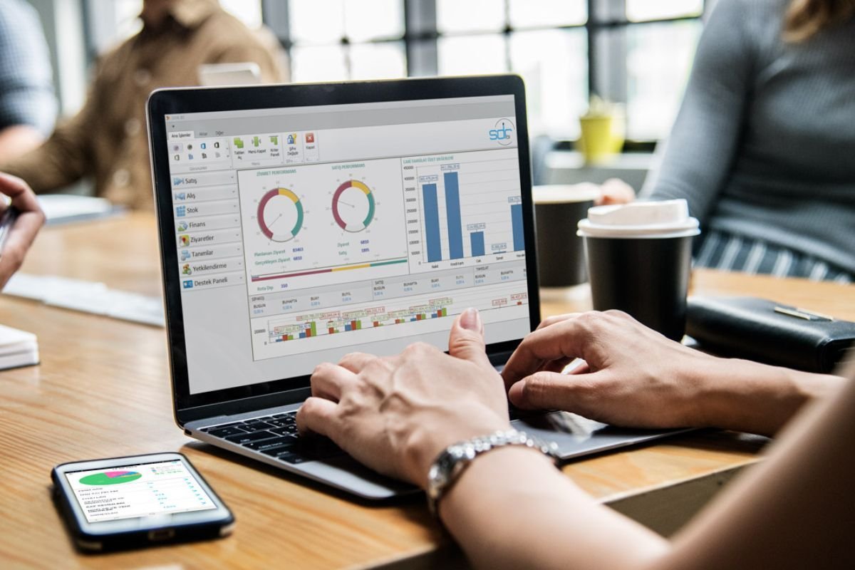 How Indraaj Solves the 5 Biggest Accounting Challenges Facing UAE SMEs in 2026