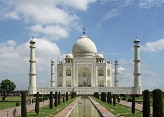 Discover India Travel with Cultural fascination and the Taj Mahal